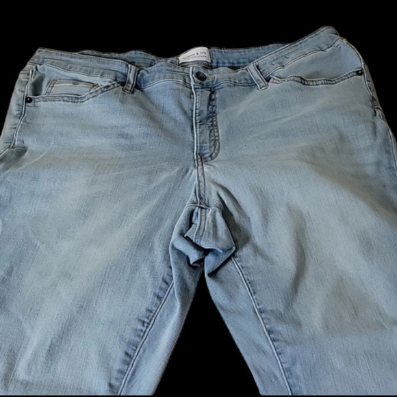 Crown & Ivy Skinny Jeans - Picture 3 of 5